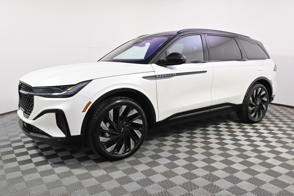 New 2026 Lincoln Nautilus Reserve w/ Jet Appearance Package image 2