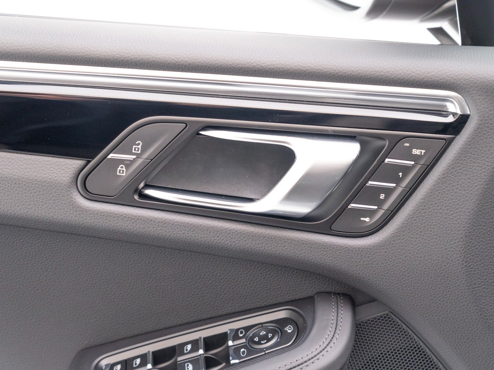 Certified 2026 Porsche Macan Turbo AWD/4WD image 22