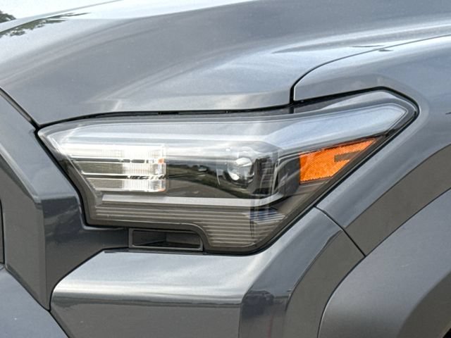 Used 2025 Toyota 4Runner SR5 AWD/4WD image 4