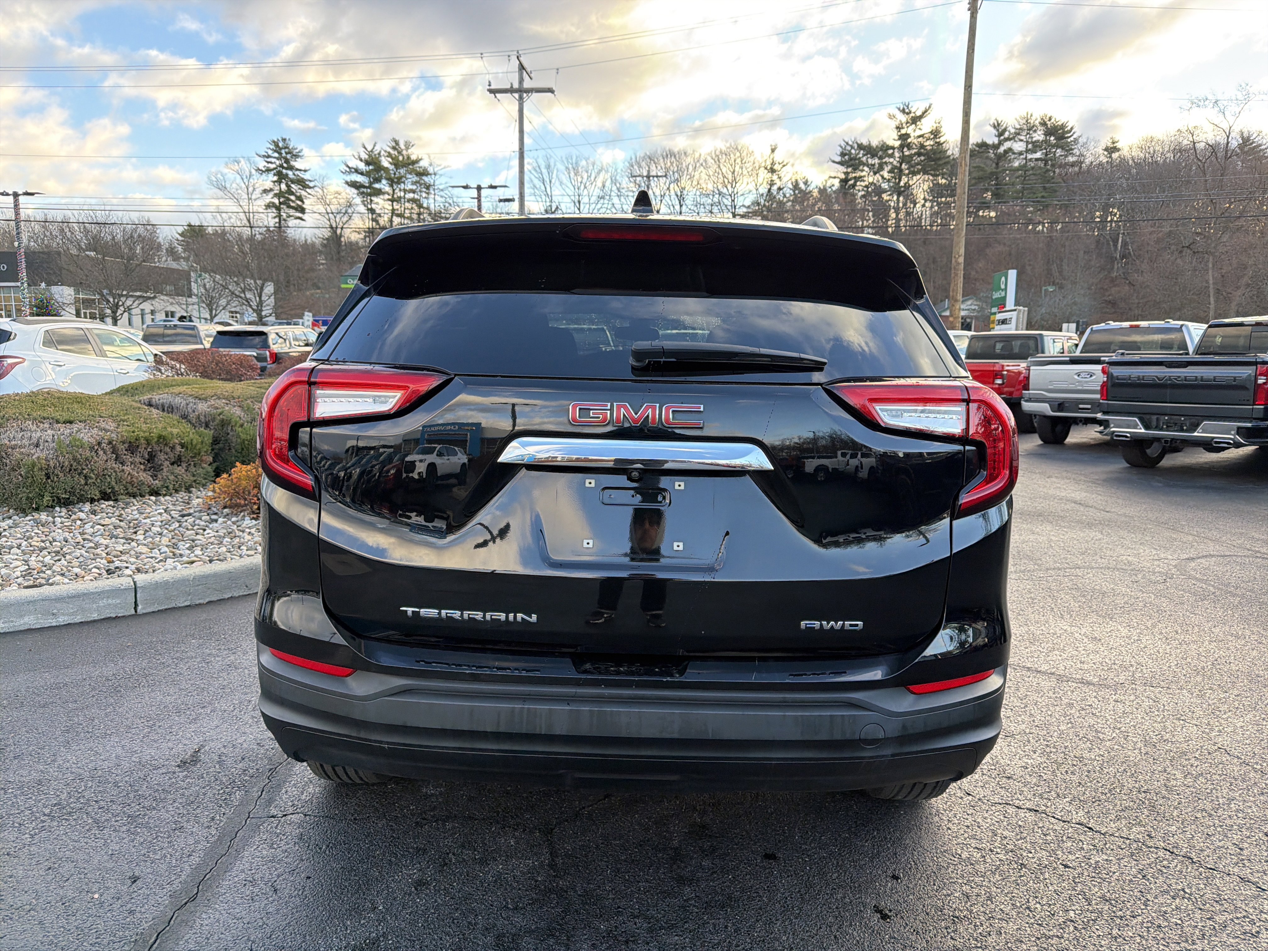 Used 2022 GMC Terrain SLE w/ Driver Convenience Package image 7