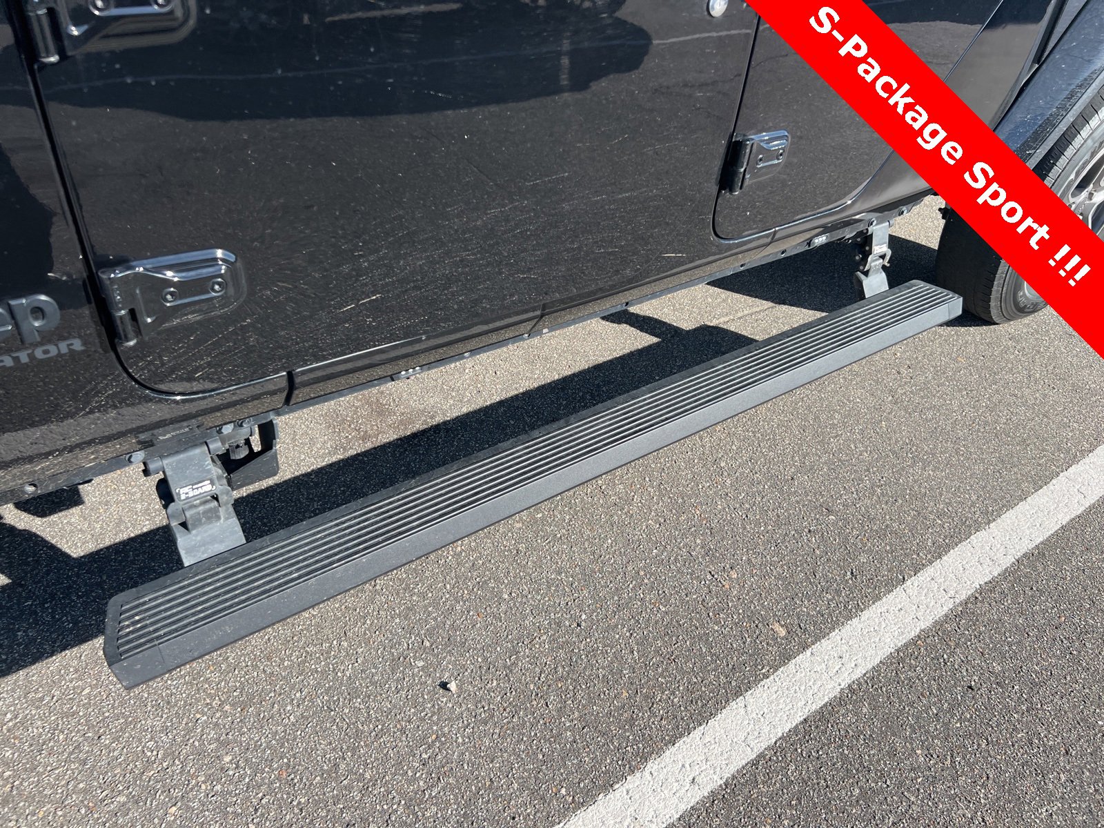 Used 2022 Jeep Gladiator Sport image 11