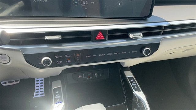 Used 2025 Kia Sorento SX image 23