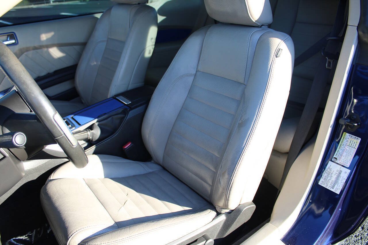 Used 2011 Ford Mustang GT Premium w/ Comfort Pkg RWD image 11