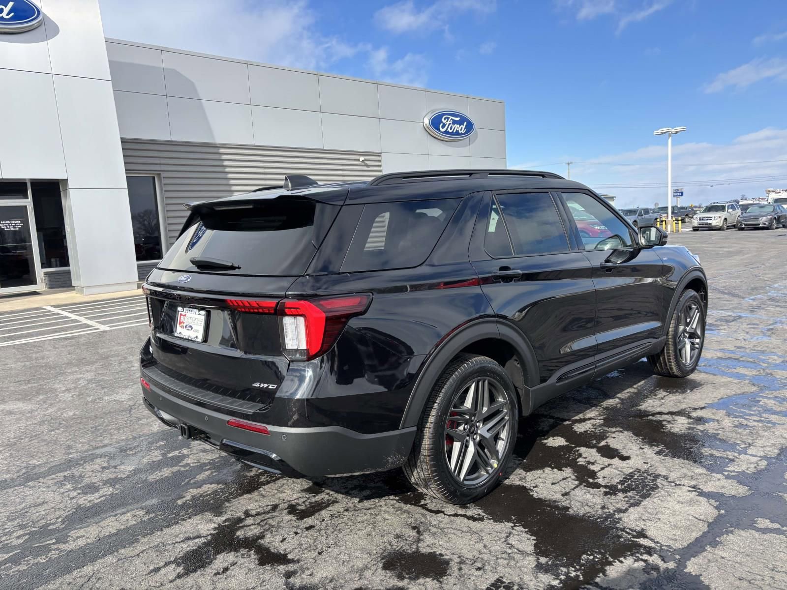 New 2026 Ford Explorer ST-Line w/ ST-Line Street Pack image 7