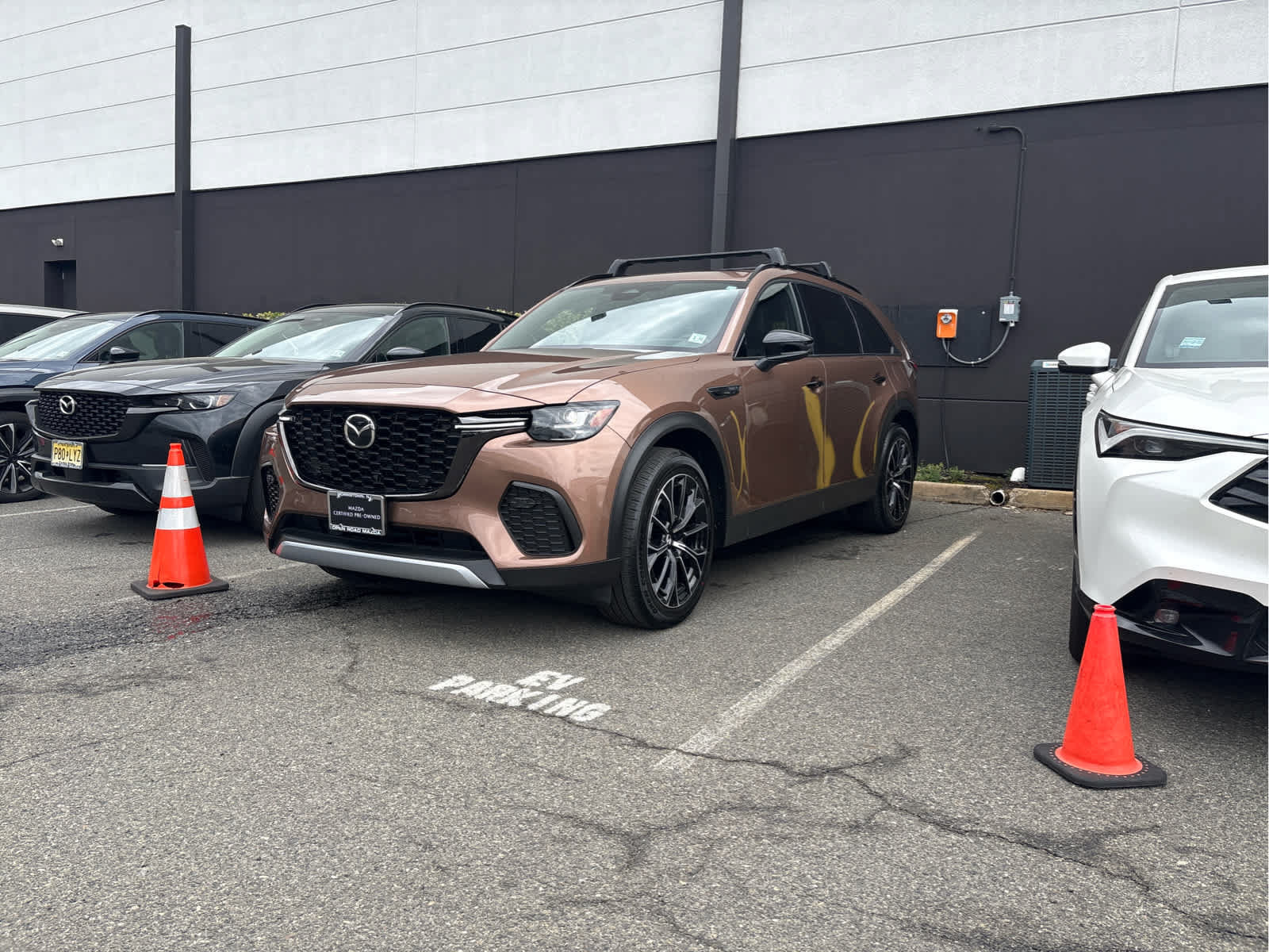 Certified 2025 MAZDA CX-70 Plug-In Hybrid w/ Premium Plus AWD/4WD image 1