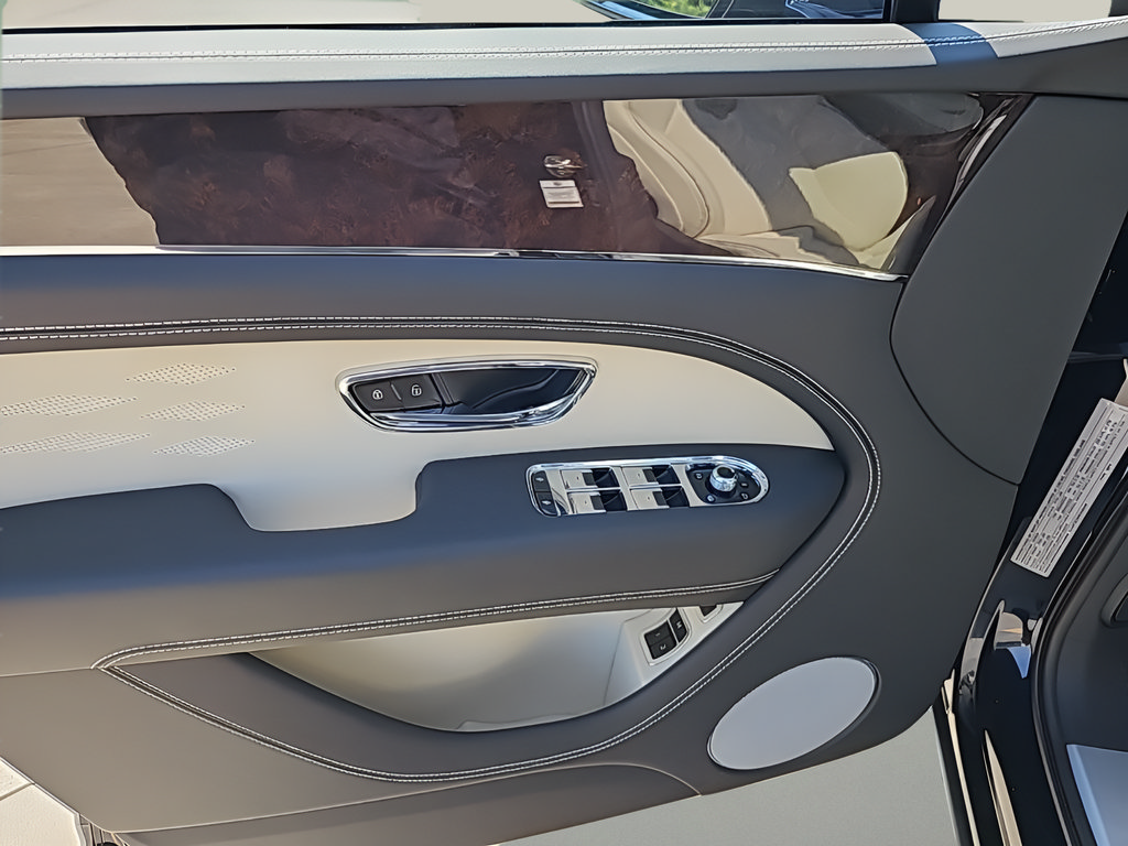New 2024 Bentley Bentayga Extended Wheelbase AWD/4WD image 15