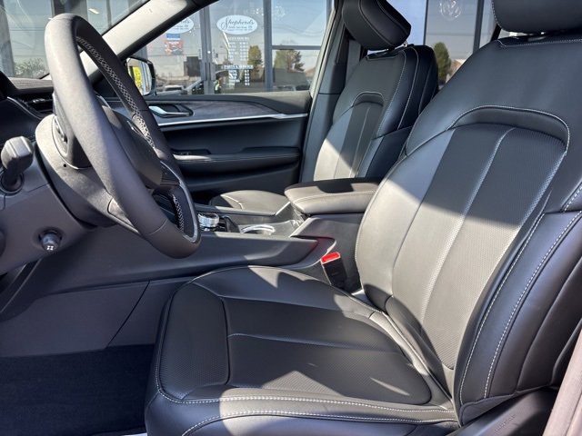 New 2025 Jeep Grand Cherokee Limited w/ Luxury Tech Group II image 4
