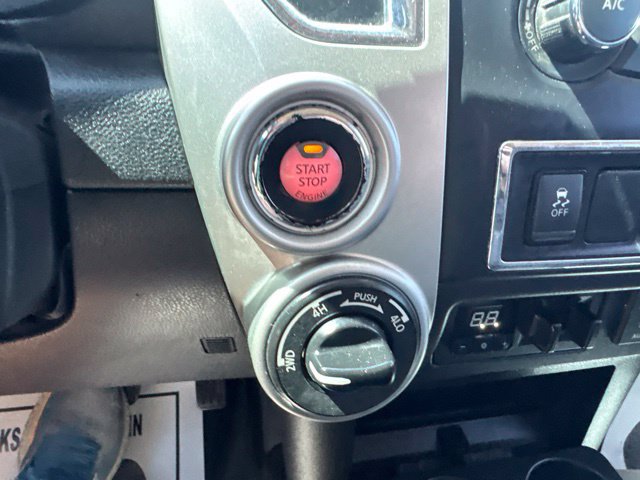 Used 2018 Nissan Titan SV AWD/4WD image 33