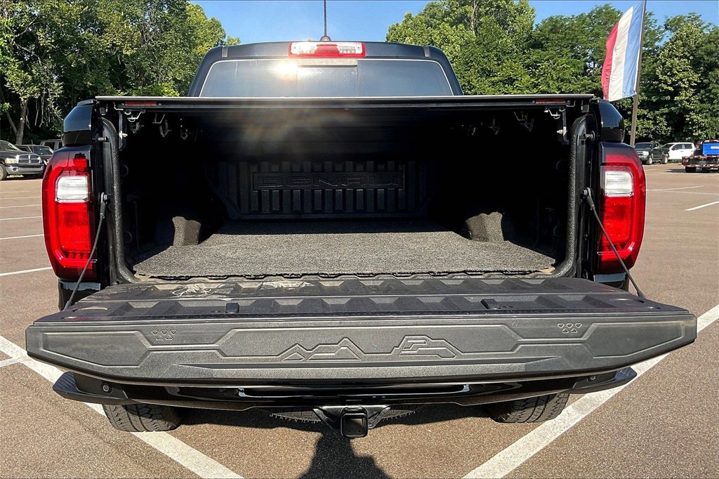 Used 2023 GMC Canyon Denali image 34