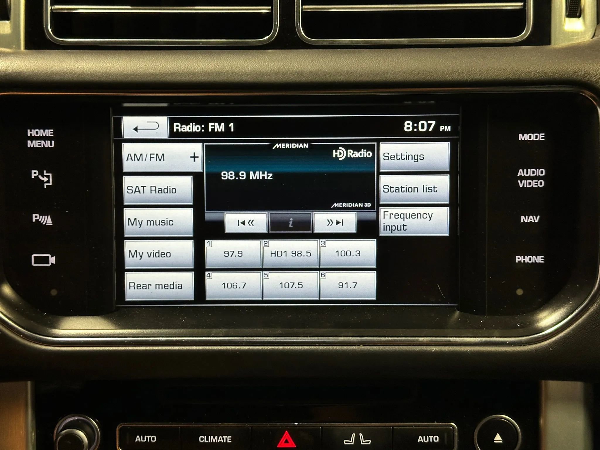 Used 2014 Land Rover Range Rover Autobiography image 36