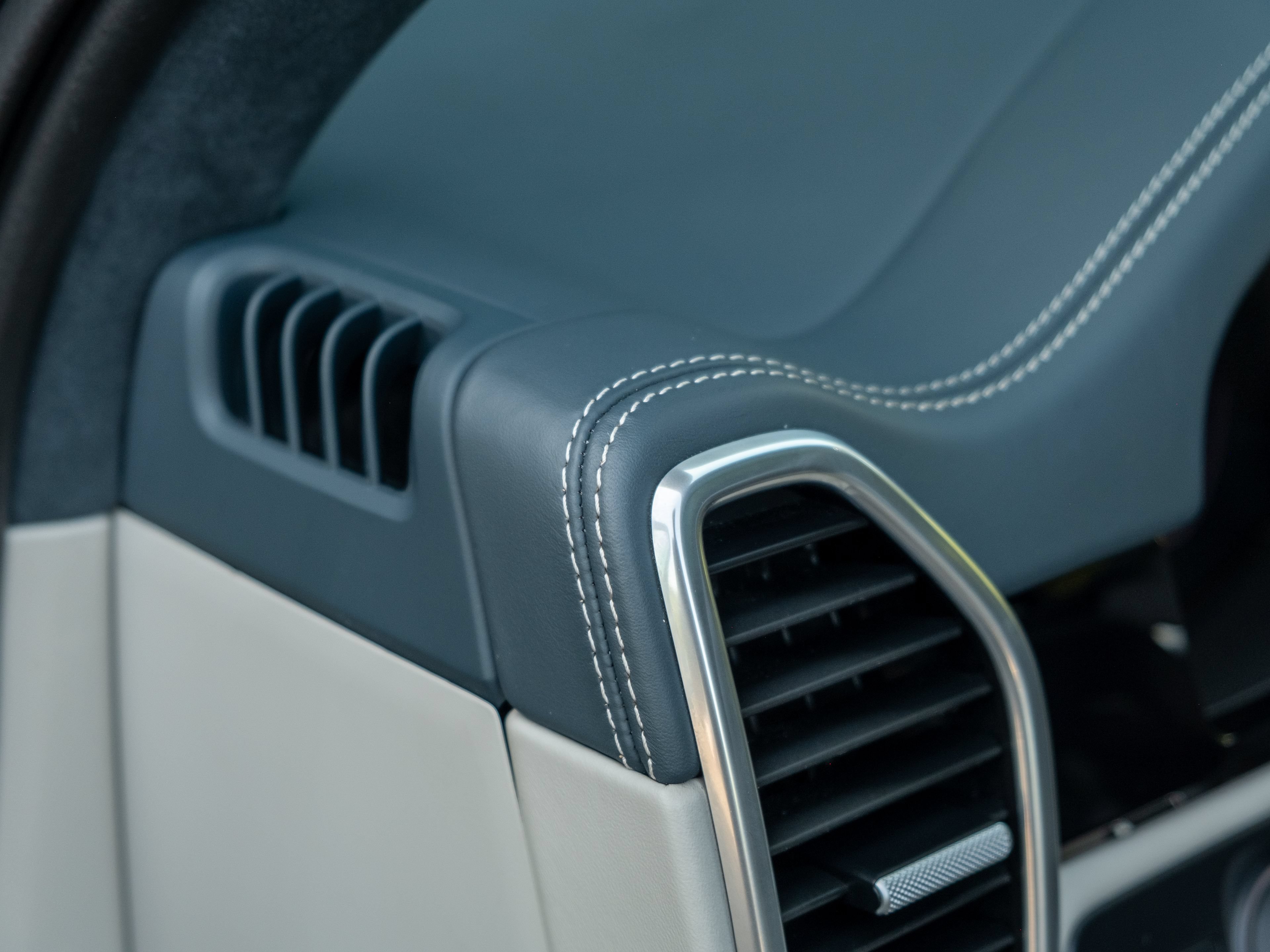 Certified 2023 Porsche Cayenne Turbo S AWD/4WD image 47
