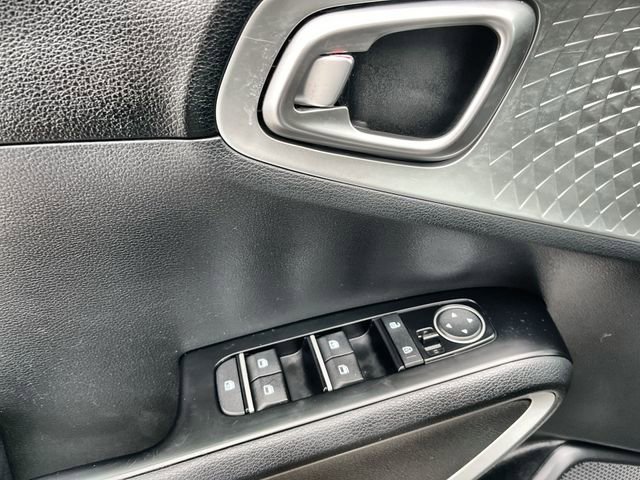 Used 2020 Kia Soul LX image 17