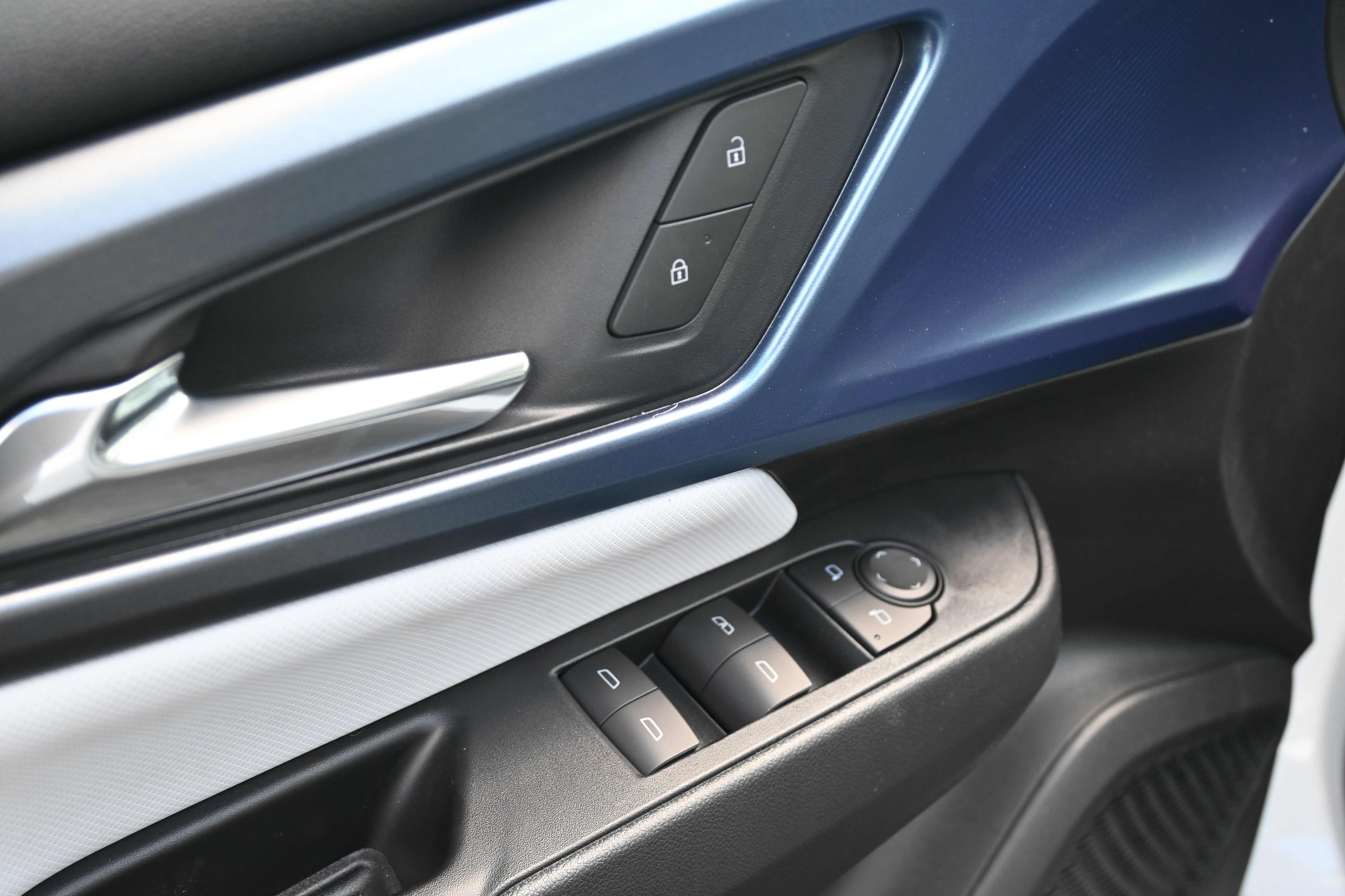 New 2026 Chevrolet Equinox EV LT AWD/4WD image 15