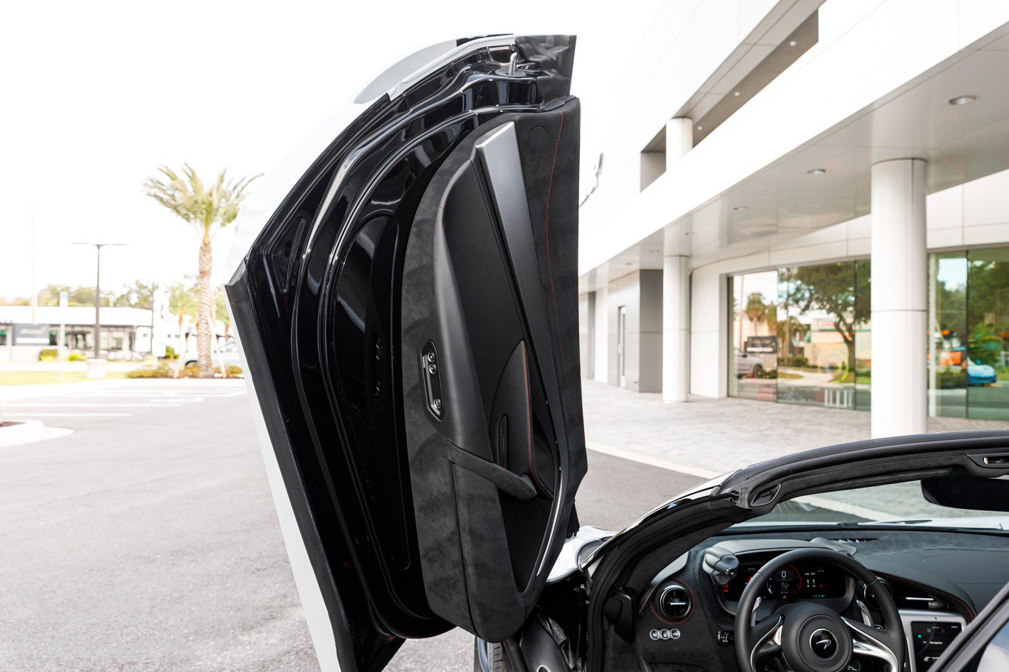 Used 2026 McLaren 750S Spider RWD image 27
