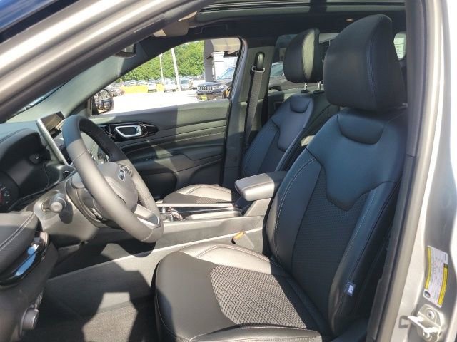 Used 2024 Jeep Compass Latitude w/ Sun and Sound Group image 15