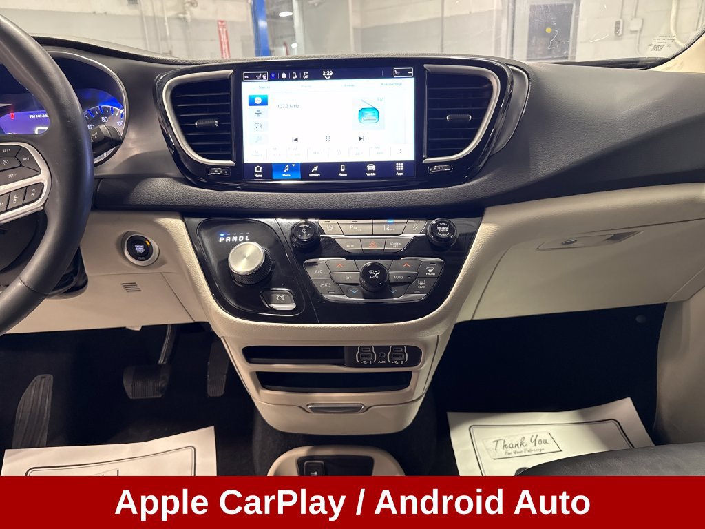 Used 2023 Chrysler Pacifica Touring-L FWD image 10