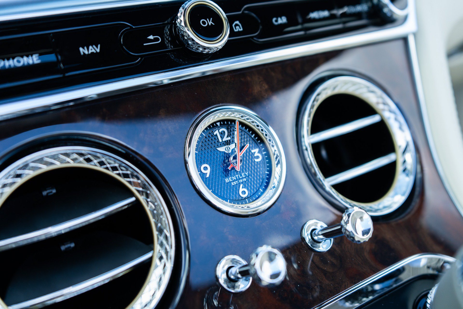 Used 2022 Bentley Continental GT AWD/4WD image 25