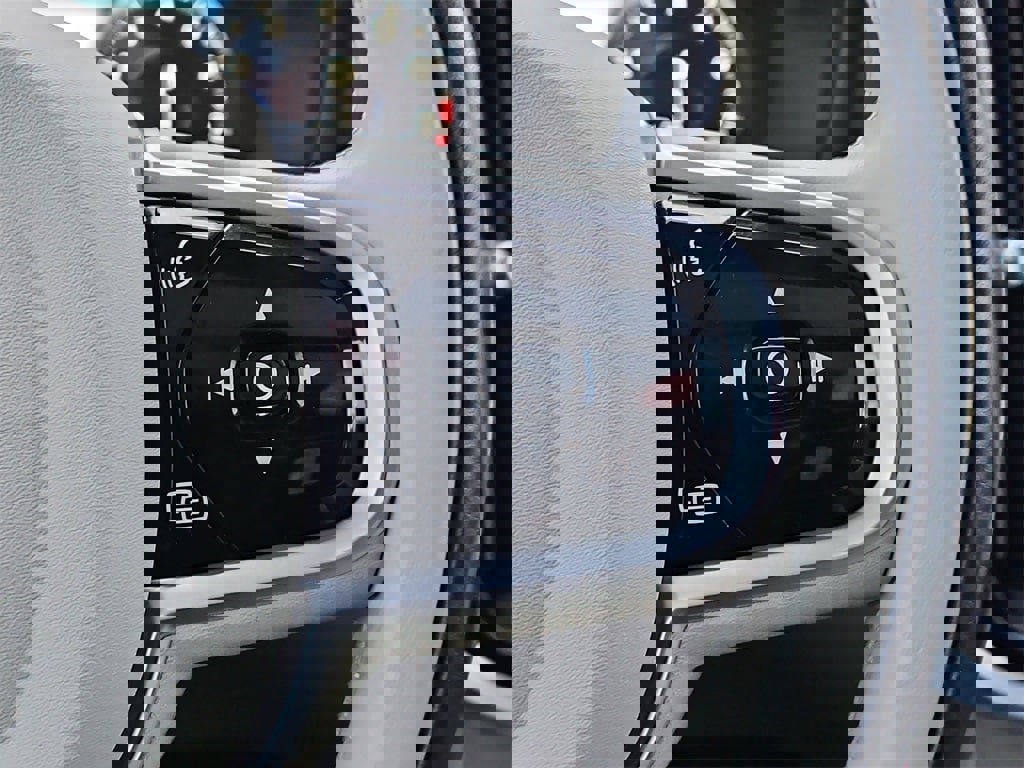 Used 2020 Volvo S60 T6 Momentum w/ Protection Package Premier image 26