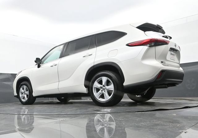 Used 2020 Toyota Highlander LE FWD image 26