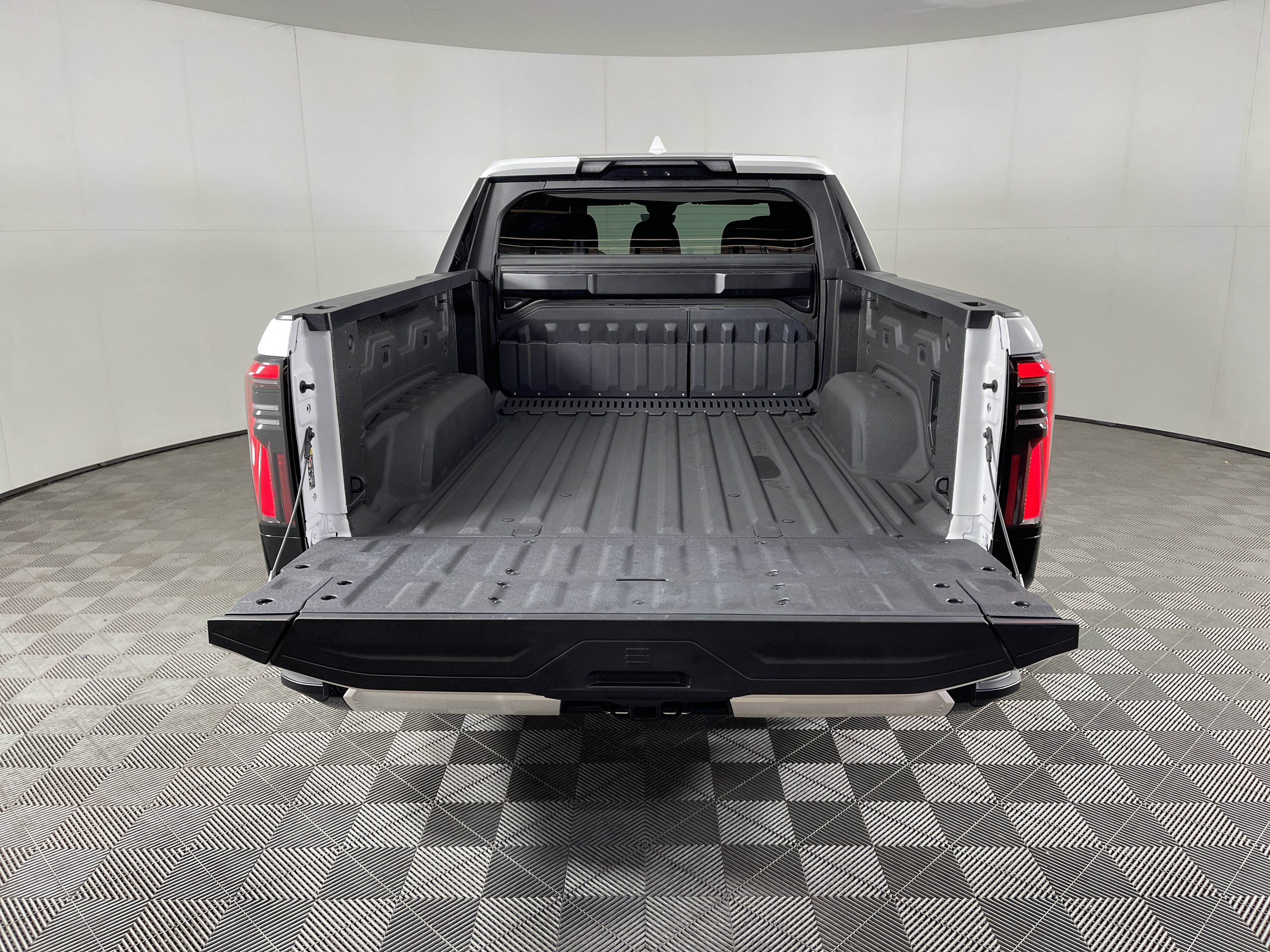 New 2025 GMC Sierra EV Denali image 9