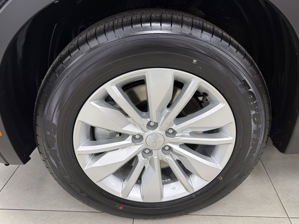 New 2026 Mitsubishi Outlander ES image 9