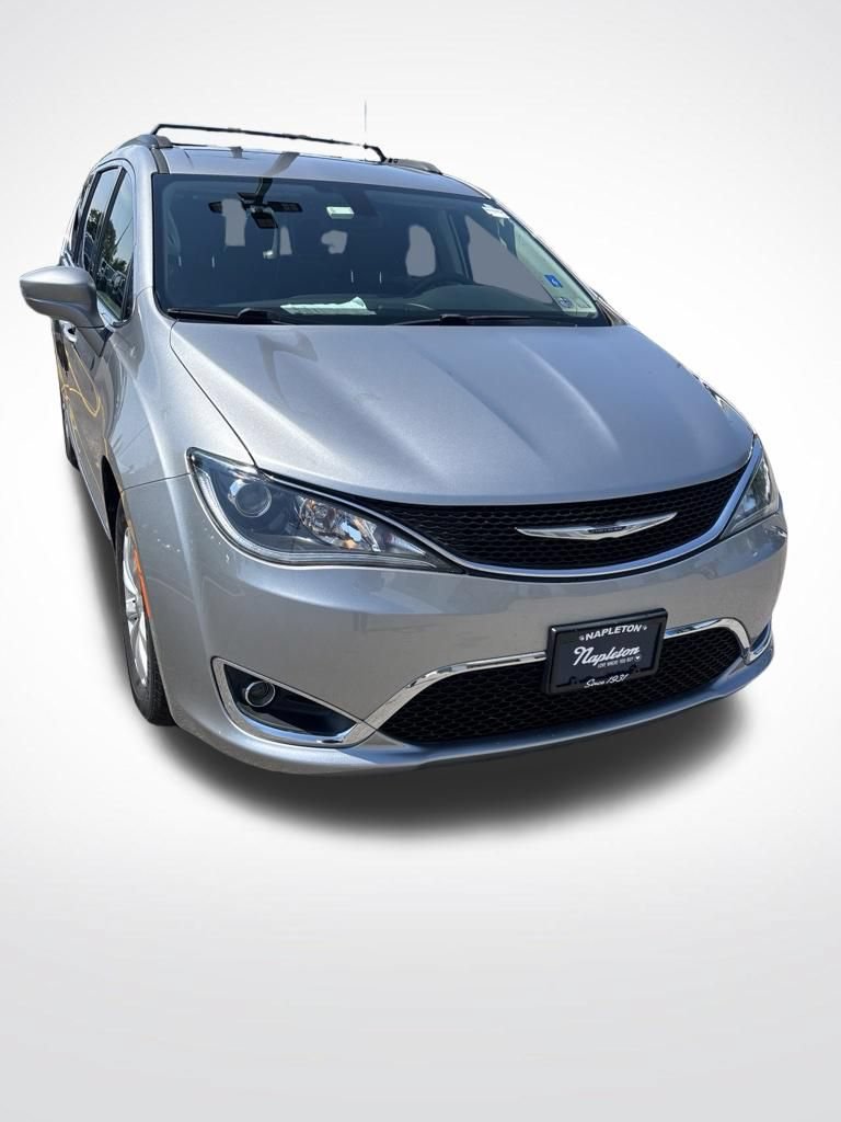 Used 2017 Chrysler Pacifica Touring-L FWD image 5