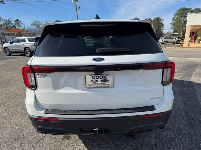 Used 2025 Ford Explorer ST-Line w/ Premium Package image 7