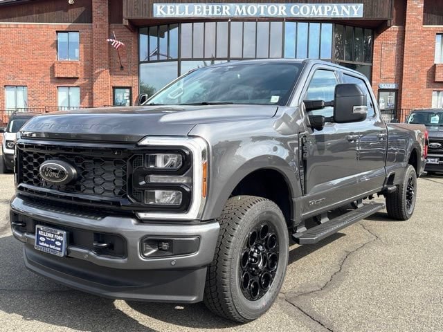 New 2026 Ford F350 Lariat w/ Black Appearance Package