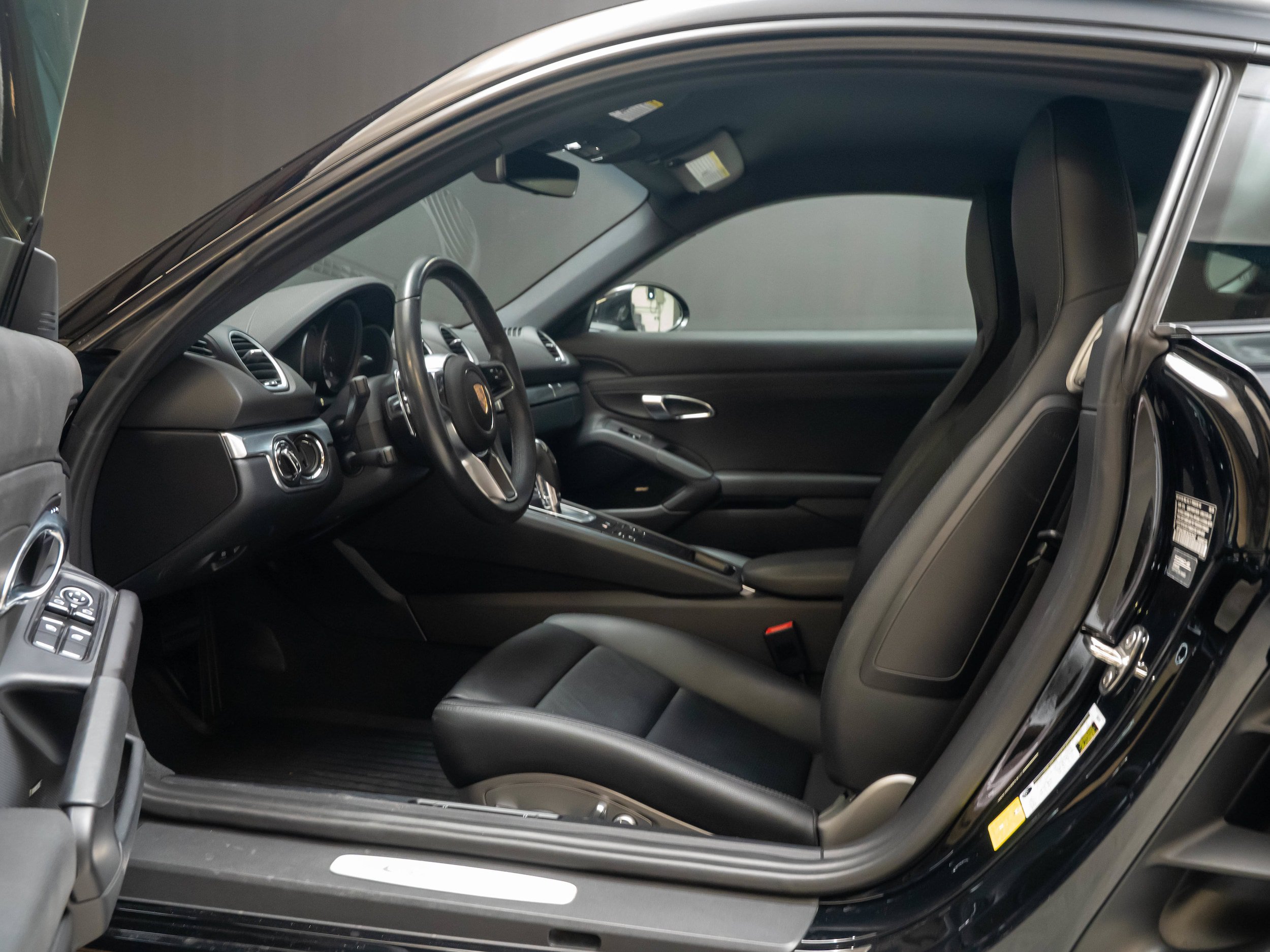 Certified 2018 Porsche 718 Cayman RWD image 4