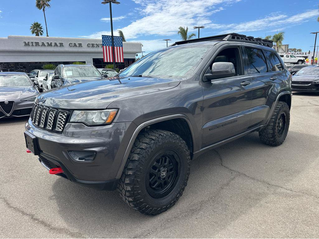 Used 2017 Jeep Grand Cherokee Altitude AWD/4WD image 11