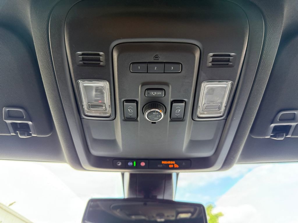 Used 2022 Chevrolet Suburban Premier AWD/4WD image 17