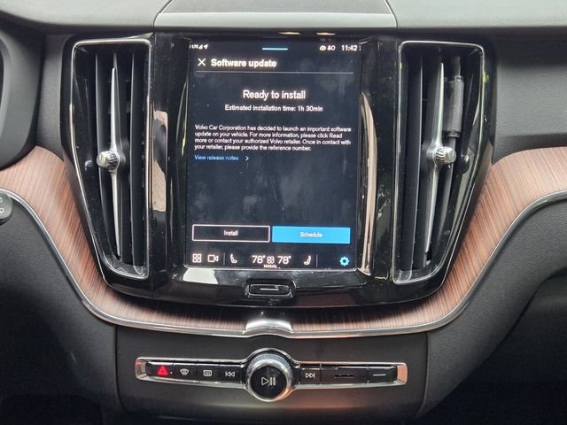 Used 2024 Volvo XC60 T8 Plus image 19