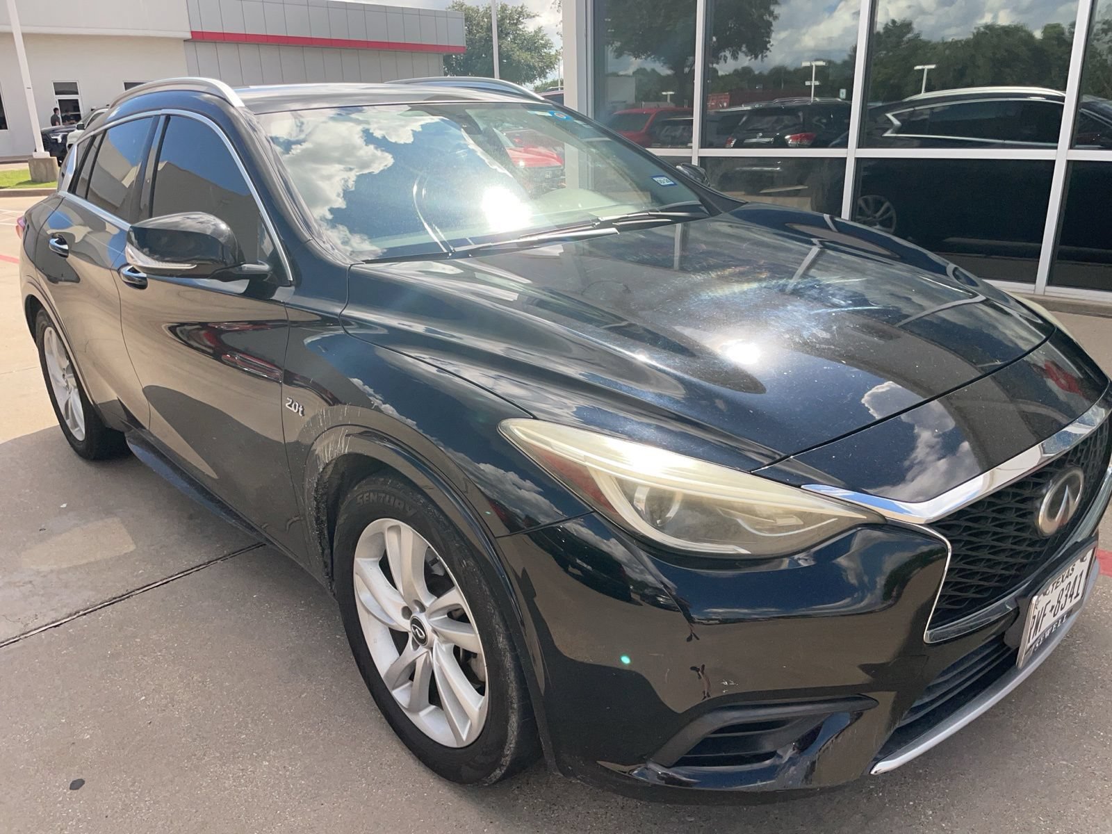 Used 2018 INFINITI QX30 FWD image 3