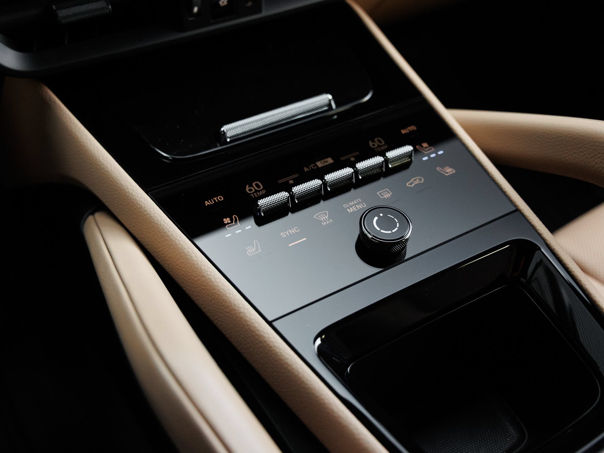 Certified 2025 Porsche Cayenne Coupe AWD/4WD image 24