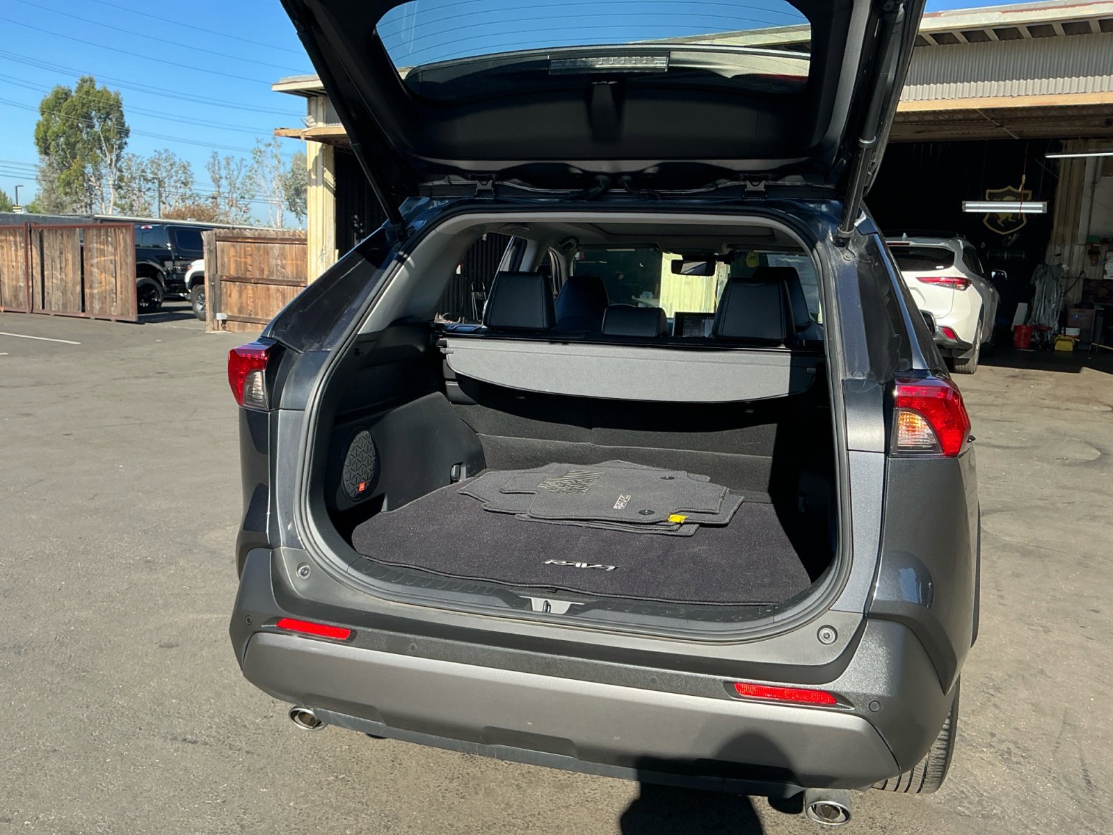 Used 2019 Toyota RAV4 Limited image 27