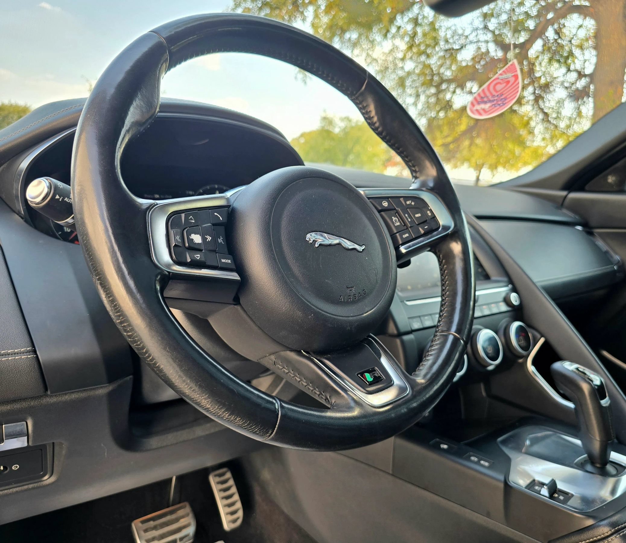 Used 2018 Jaguar E-PACE R-Dynamic HSE AWD/4WD image 28