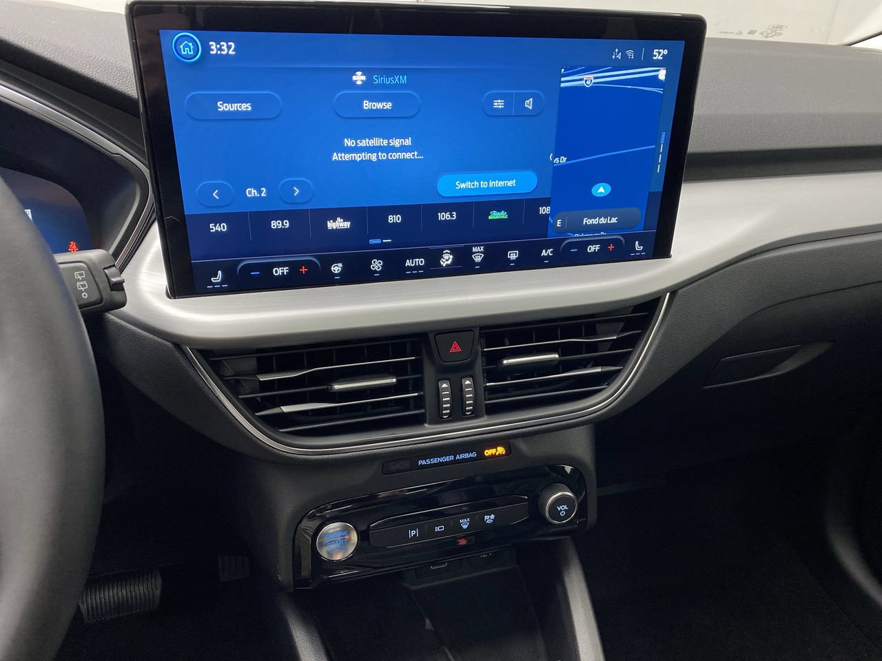 New 2024 Ford Escape SE w/ PHEV Premium Package FWD image 17