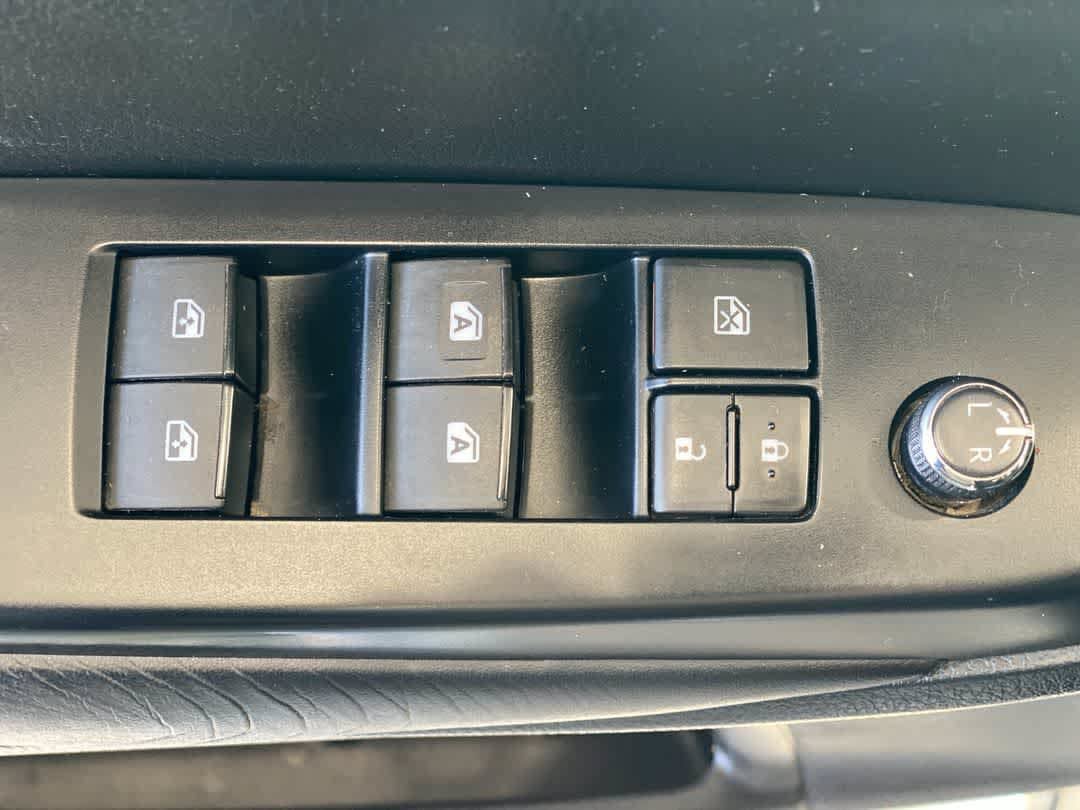 Used 2019 Toyota Highlander XLE AWD/4WD image 16