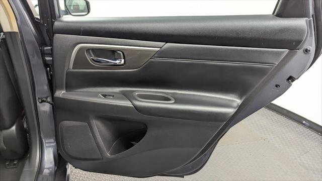 Used 2013 Nissan Altima 2.5 SL w/ Technology Pkg FWD image 18