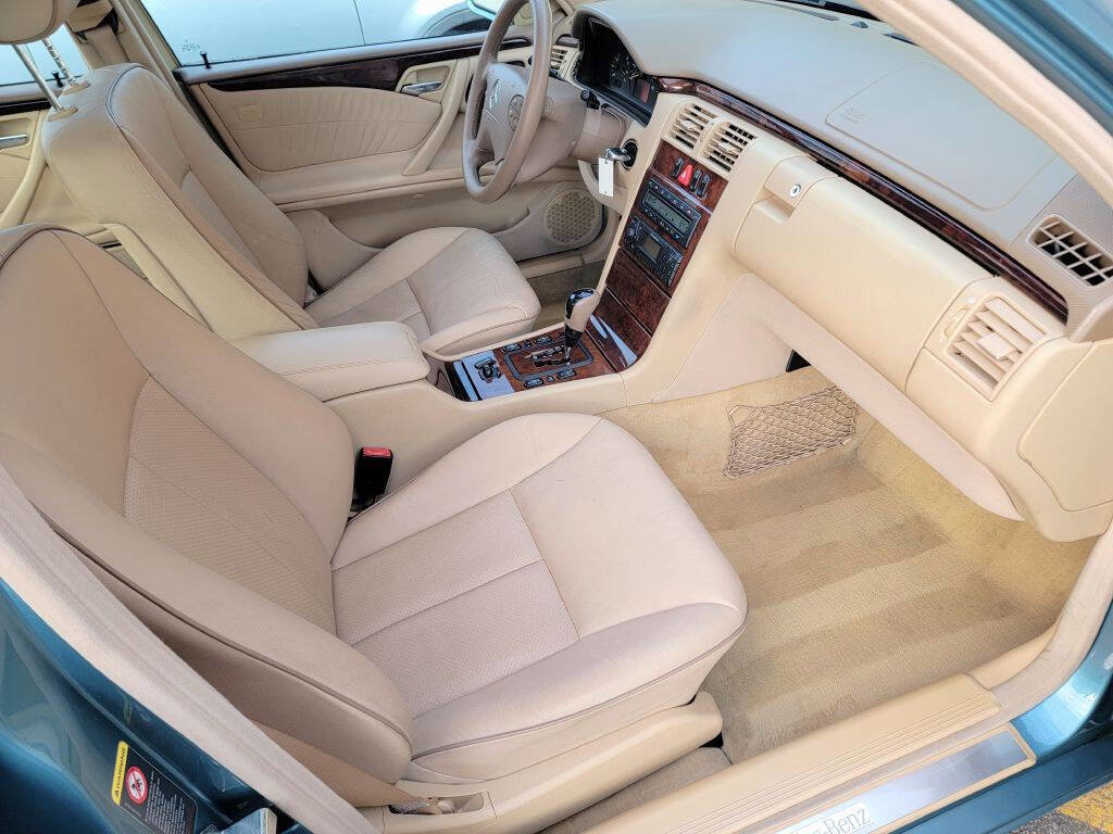 Used 2001 Mercedes-Benz E 320 E 320 4dr Sedan image 19