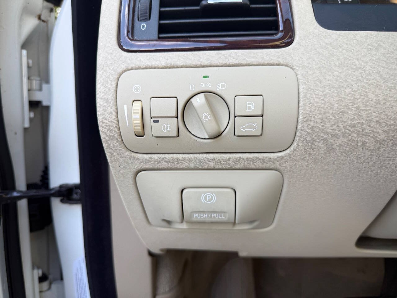 Used 2008 Volvo V70 FWD image 21