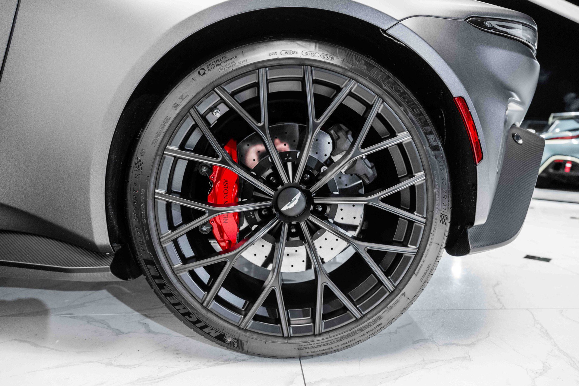 Used 2023 Aston Martin V12 Vantage Roadster image 39