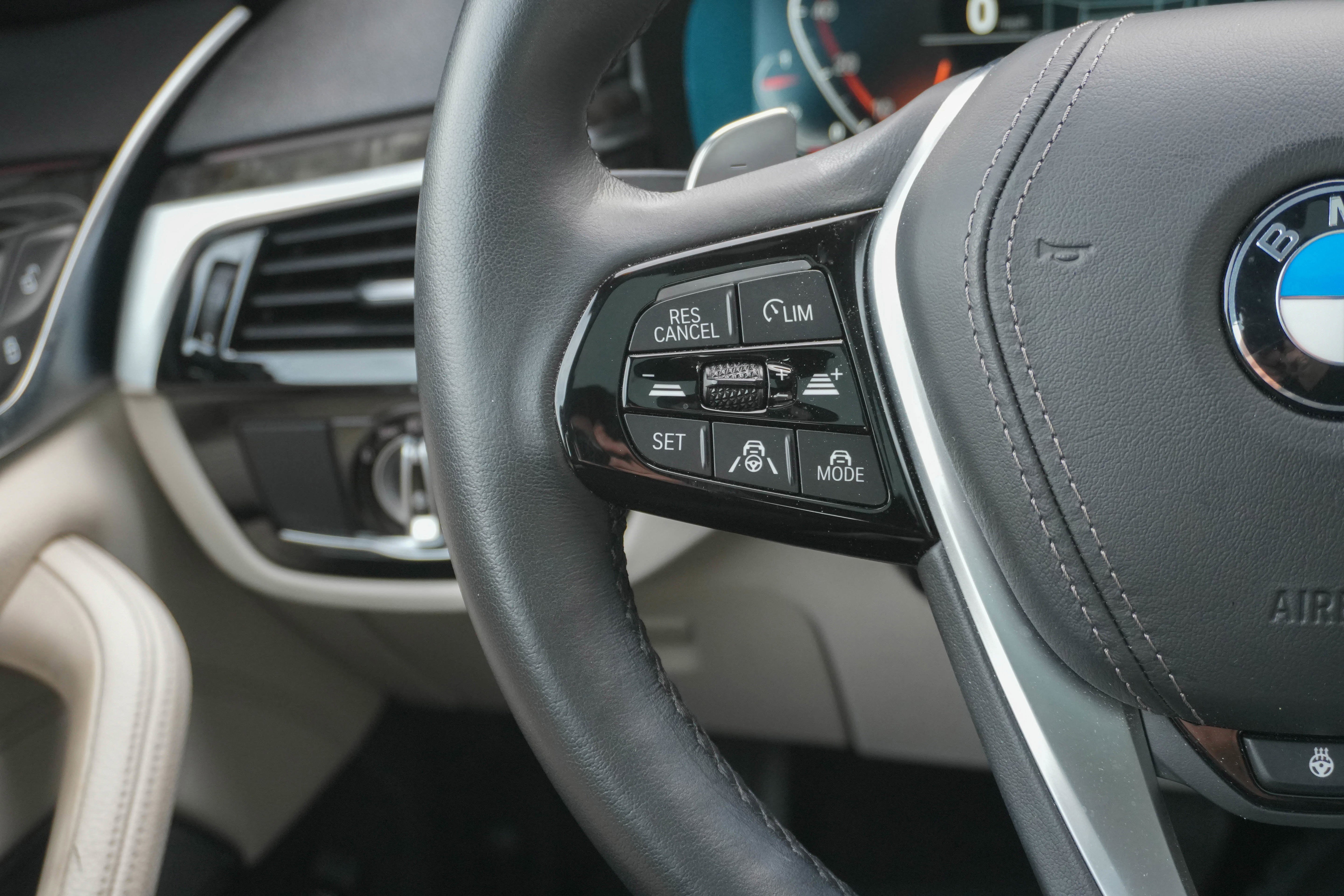 Used 2023 BMW 540i w/ Executive Package image 18
