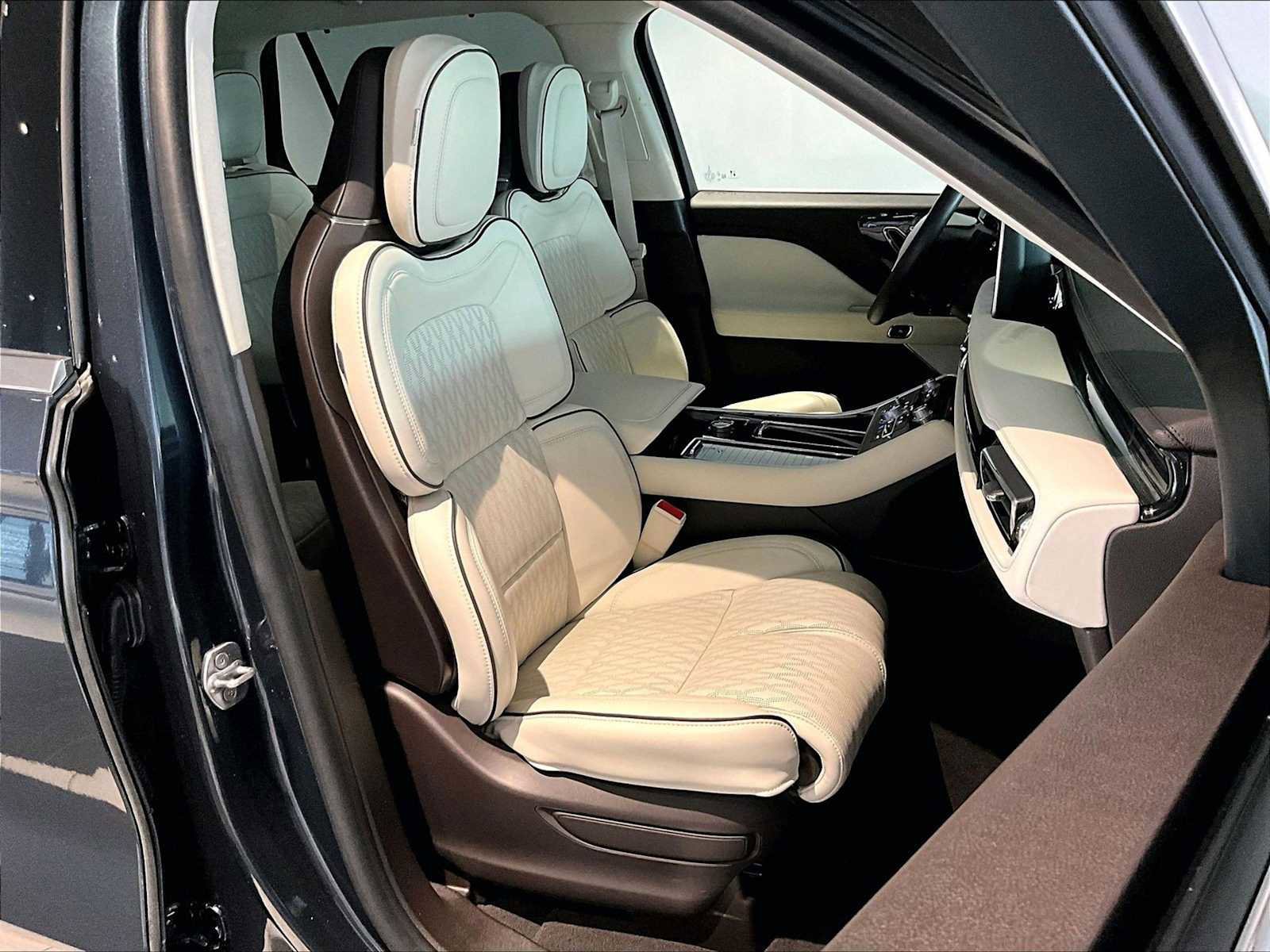 Used 2024 Lincoln Aviator Black Label AWD/4WD image 22