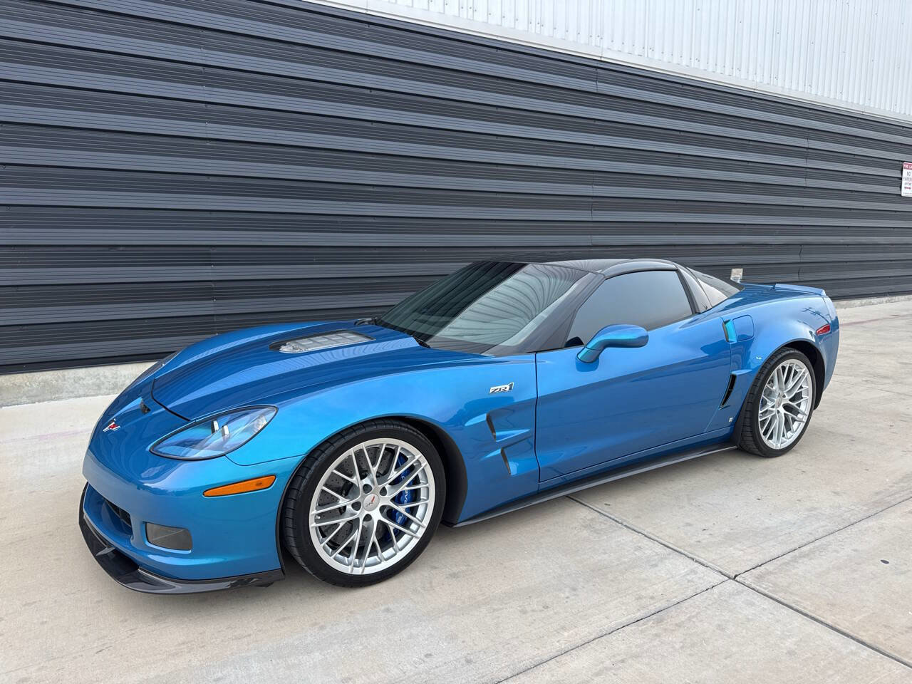 Used 2009 Chevrolet Corvette ZR1 w/ Preferred Equipment Group RWD image 2