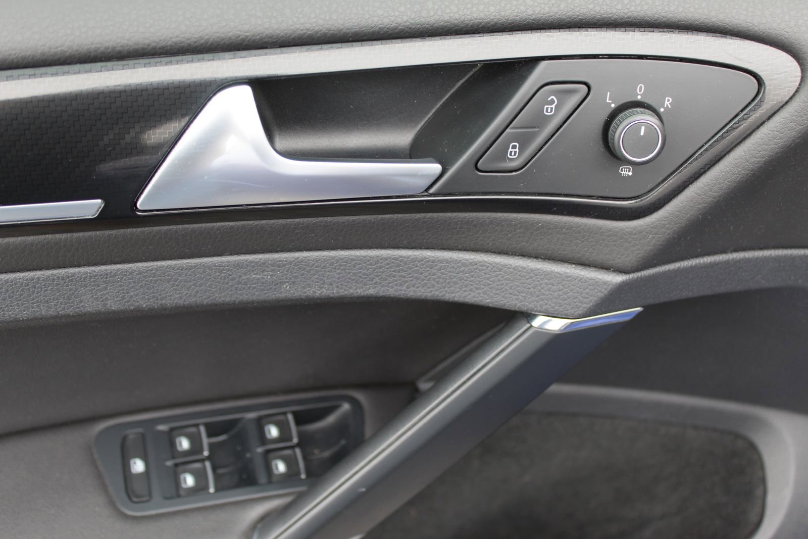 Used 2015 Volkswagen Golf R R image 21