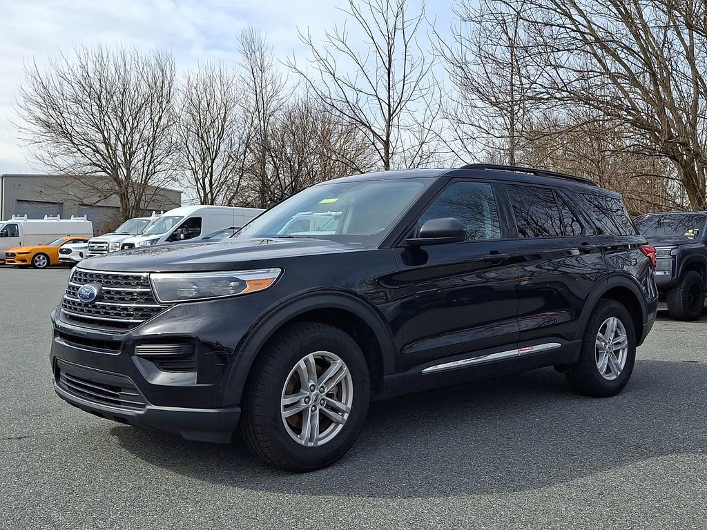 Certified 2022 Ford Explorer XLT image 3