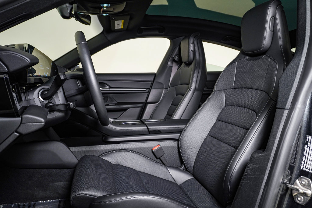 Certified 2025 Porsche Taycan AWD/4WD image 5