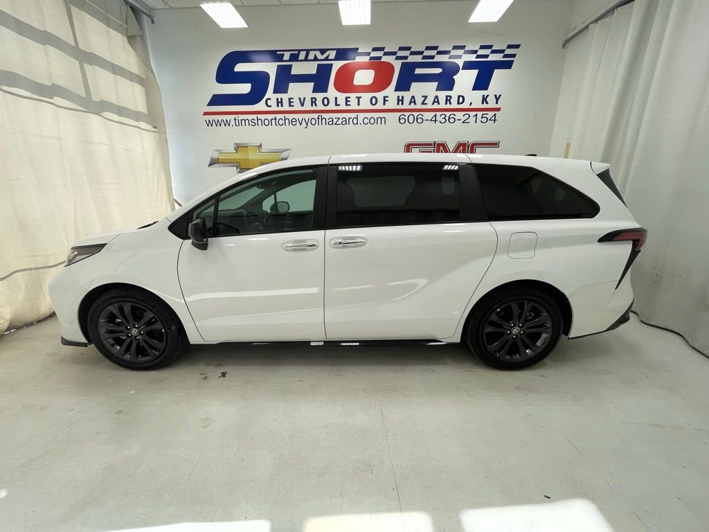 Used 2025 Toyota Sienna XSE image 8