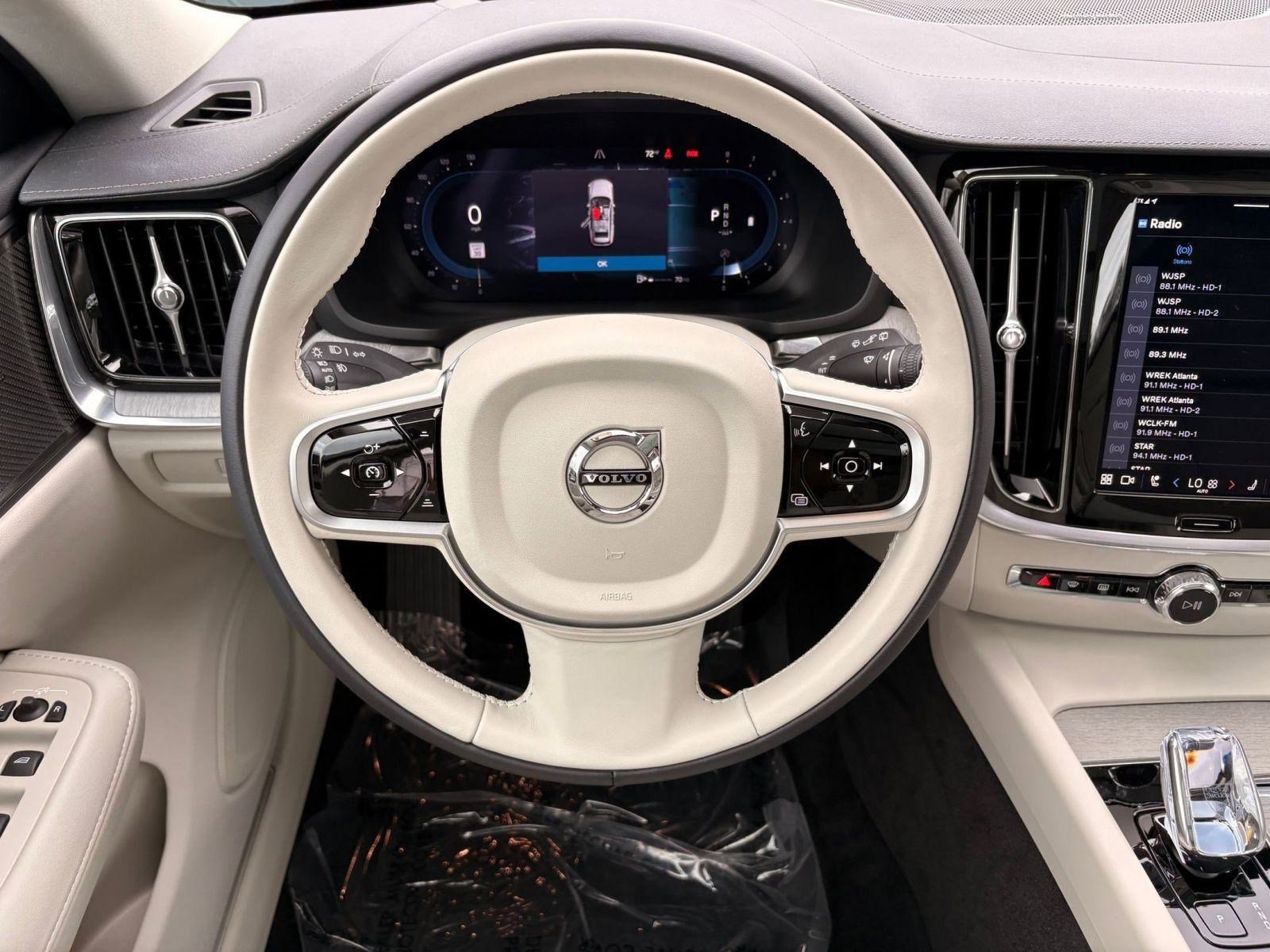 Certified 2025 Volvo V60 B5 Cross Country Ultra w/ Protection Package Premier image 16